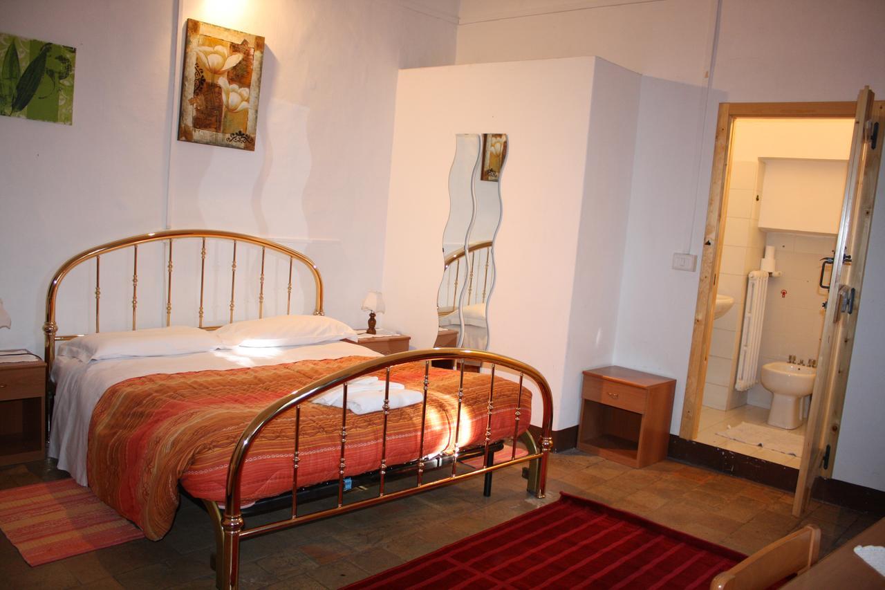 Il Cortegiano Hotel Urbino Buitenkant foto